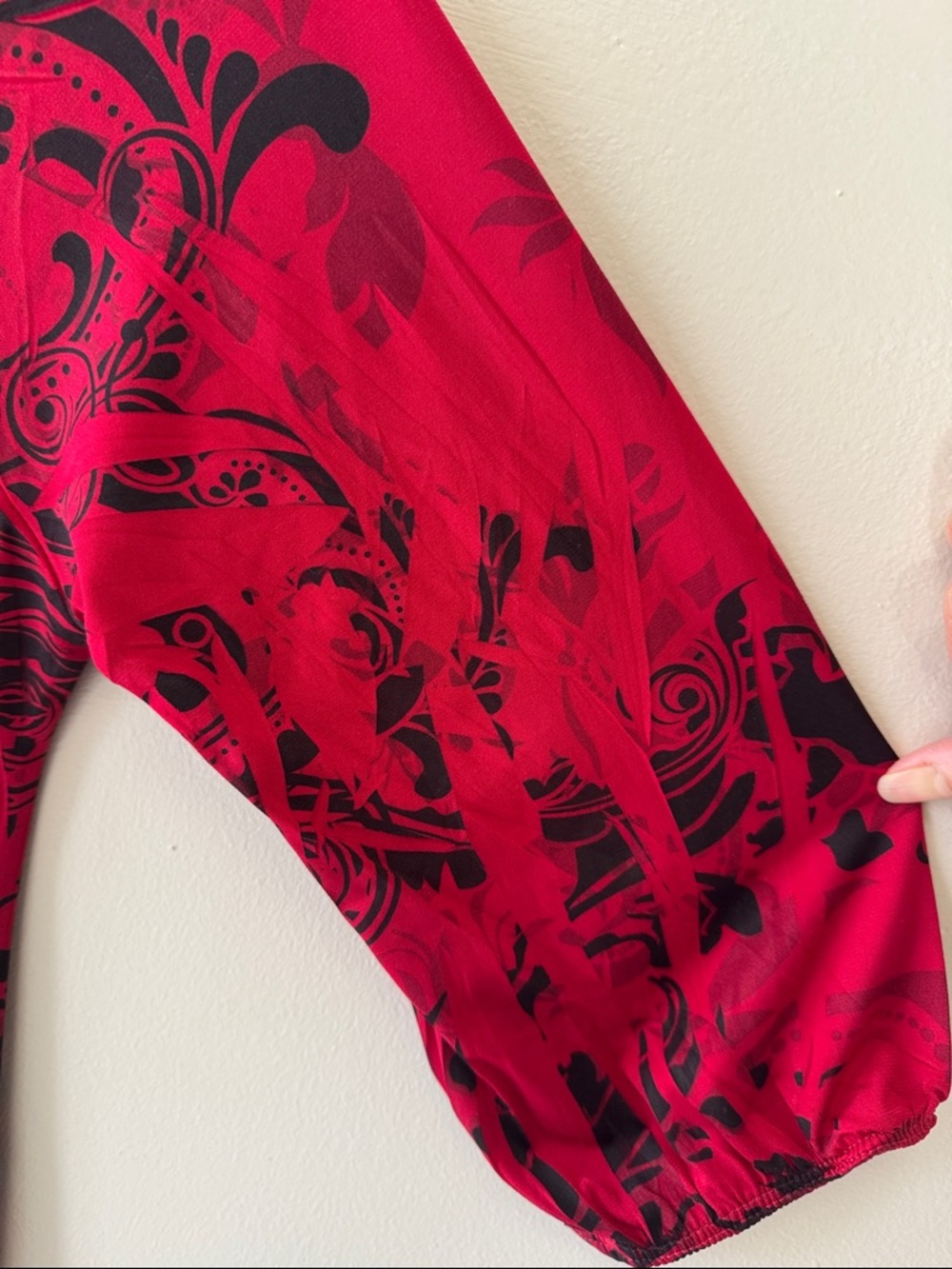 Women's Red and Black Printed Scoop Neck Top with 3/4 Sleeve - Picture 4 of 6